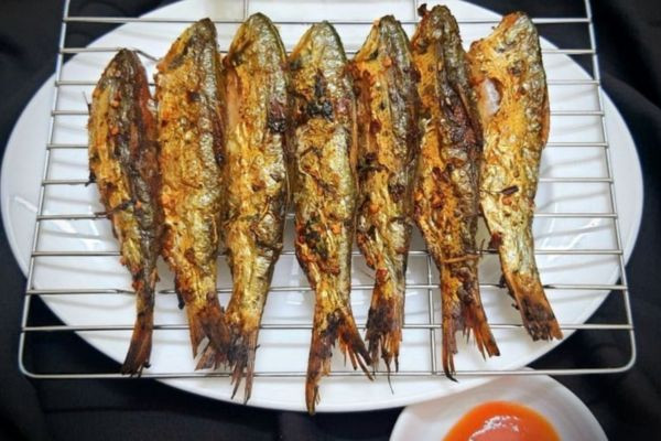 Món cá mòi rán giòn. (Ảnh minh họa từ Internet)