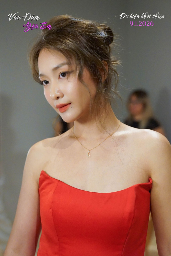 Khán giả cho rằng thất bại của Vạn Dặm Yêu Em không hoàn toàn nằm ở diễn xuất của Khả Ngân. Ảnh: Đoàn phim