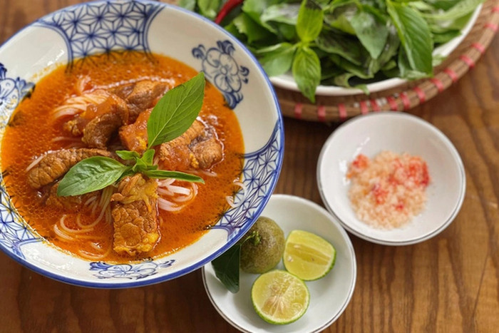 Món bún bò cay làm tăng tính nhận diện khi nhắc đến ẩm thực Bạc Liêu.