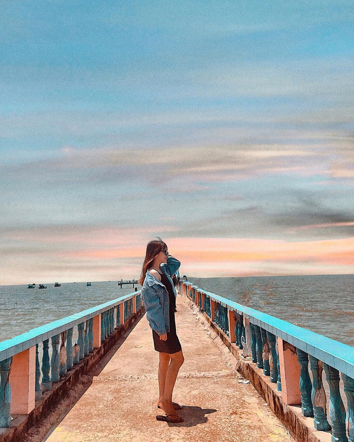 Cách không xa TP.HCM, do đó, các bạn trẻ nếu muốn một chuyến du lịch nhanh - gọn, có thể chọn bãi biển Tân Thành (Tiền Giang) làm điểm đến dịp cuối tuần.