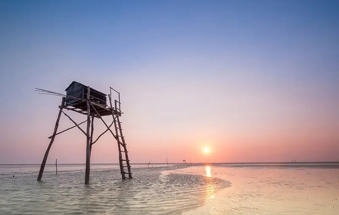 Vẻ đẹp hoang sơ, bình yên ở bãi biển Tân Thành.