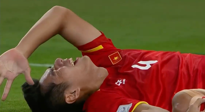 U23 Việt Nam đã phải nhận tổn thất lớn sau trận bán kết VCK U23 châu Á 2026, trung vệ Nguyễn Hiểu Minh dính chấn thương nặng và buộc phải sớm nói lời chia tay giải đấu.