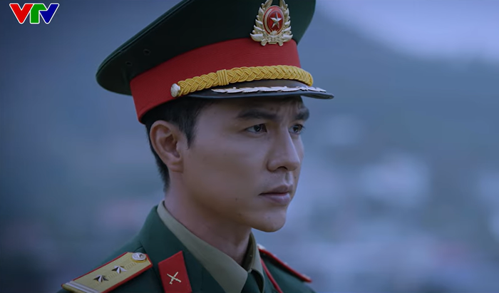 Chỉ với một đoạn hội thoại ngắn,Không giới hạn đã hé lộ mâu thuẫn sâu sắc về quan điểm, lý tưởng và những khúc mắc chưa thể hóa giải giữa Đào Minh Kiên (Steven Nguyễn) và Nguyễn Minh Lợi (Tô Dũng).