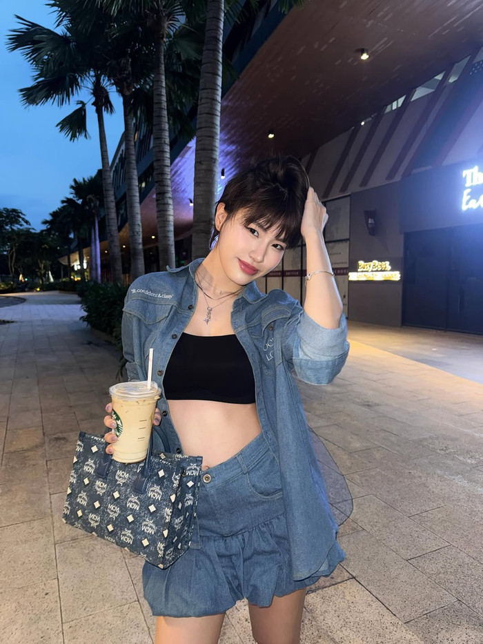 Không ít người cho rằng những bộ trang phục này không chỉ tôn lên vóc dáng mà còn thể hiện rõ cá tính âm nhạc tự do, bất chấp của chủ nhân hit '2 phút hơn' và các bản rap diss gần đây. Pháo đang trở thành nguồn cảm hứng thời trang cho thế hệ trẻ, chứng minh rằng sự phá cách có thể đi đôi với sức hút mạnh mẽ và chuyên nghiệp. Ảnh: IGNV