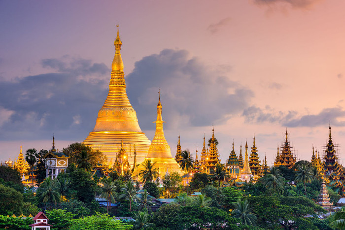 Một góc nhìn khác của Shwedagon và các công trình tôn giáo khác.