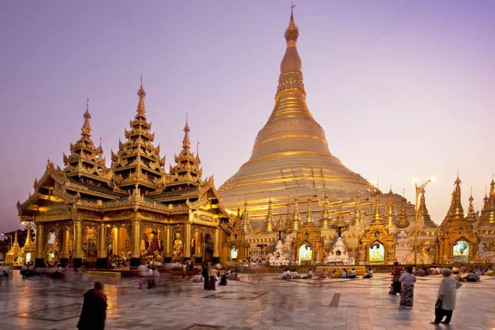 Shwedagon Pagoda ở Yangon – biểu tượng không thể bỏ qua khi đến Myanmar, đặc biệt đẹp lúc hoàng hôn và đêm.&nbsp;