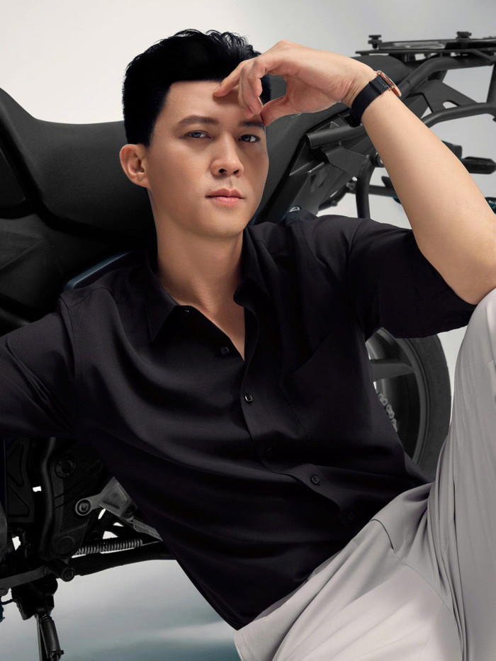 Từ một chàng trai vùng cao nghèo khó đến gương mặt quen thuộc của phim giờ vàng, hành trình của Hà Việt Dũng là minh chứng cho sự kiên trì (Ảnh: FBNV).