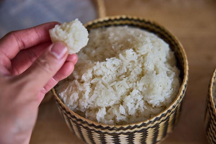 Xôi nếp ở Lào được phục vụ trong giỏ tre truyền thống