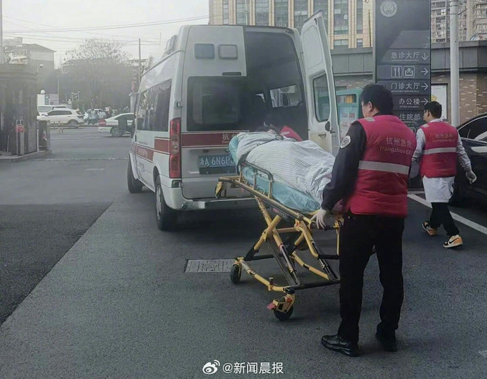 Người phụ nữ có thai 10 tháng nhưng không biết, tới lúc sinh con mới ngỡ ngàng Ảnh 1