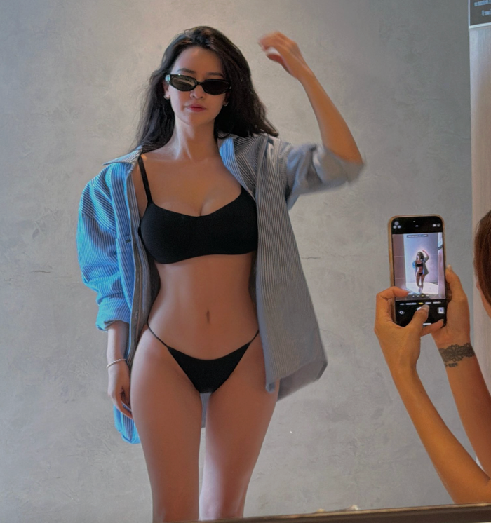 Quyên Qui khoe sắc vóc quyến rũ khi diện đồ bơi hai mảnh. Ảnh: FBNV
