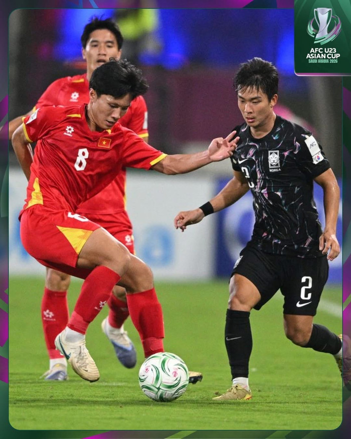 U23 Việt Nam đã chơi kiên cường dù thiếu người. Ảnh: AFC