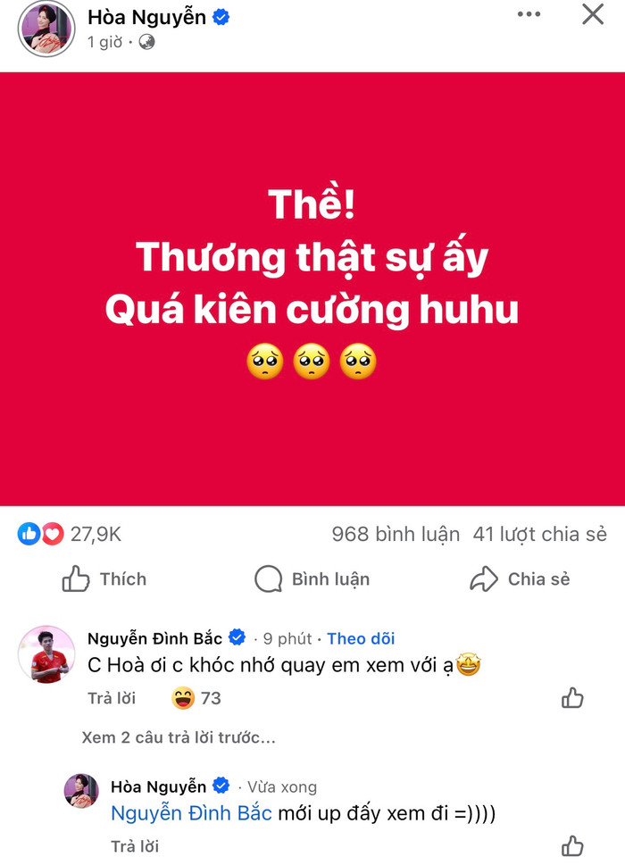 Đình Bắc và Hòa Minzy thoải mái trò chuyện, tương tác vui vẻ.