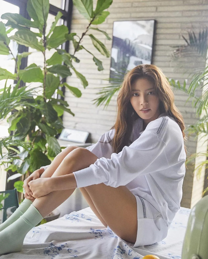 Hình ảnh đời thường hút mắt của Son Dam Bi dù chỉ mới sinh con chưa đầy 1 năm.