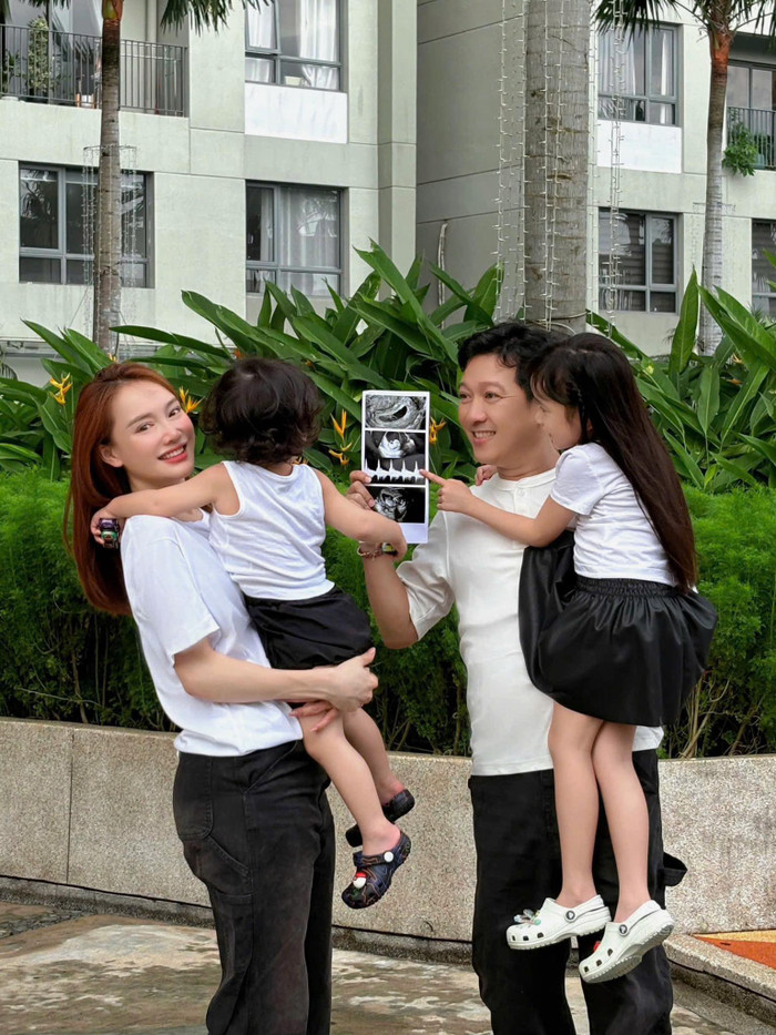 Trường Giang và Nhã Phương đã công bố tin chuẩn bị đón con thứ 3 vào tháng 9 năm ngoái. Ảnh: FBNV