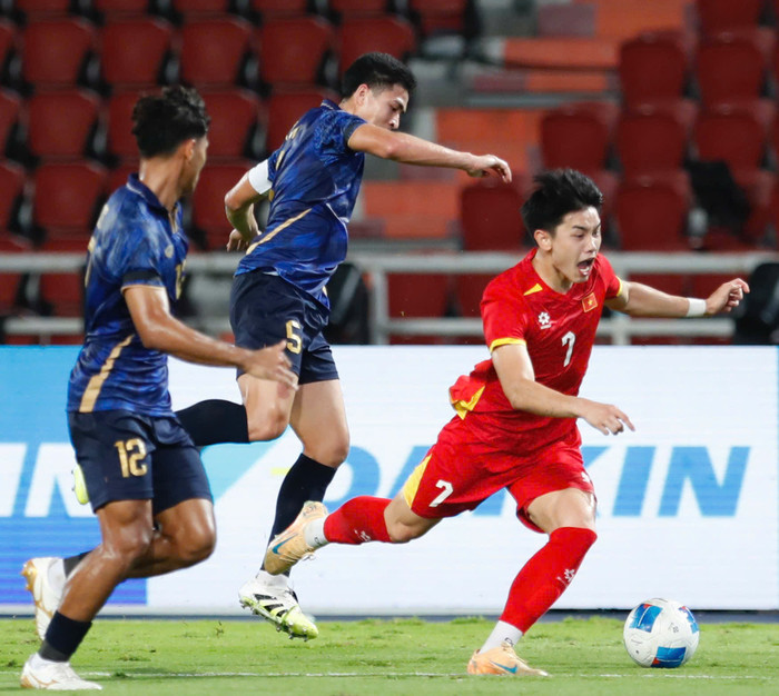 HLV tuyển Thái Lan bị chi trích vì nhận xét U23 Việt Nam không bằng Thái Lan. Ảnh: Lê Phong