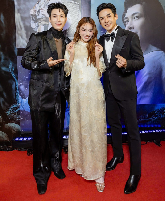 Anh Tú Atus ngưỡng mộ Ninh Dương Lan Ngọc thuở mới vào nghề, cũng như cả hai từng học chung thầy.