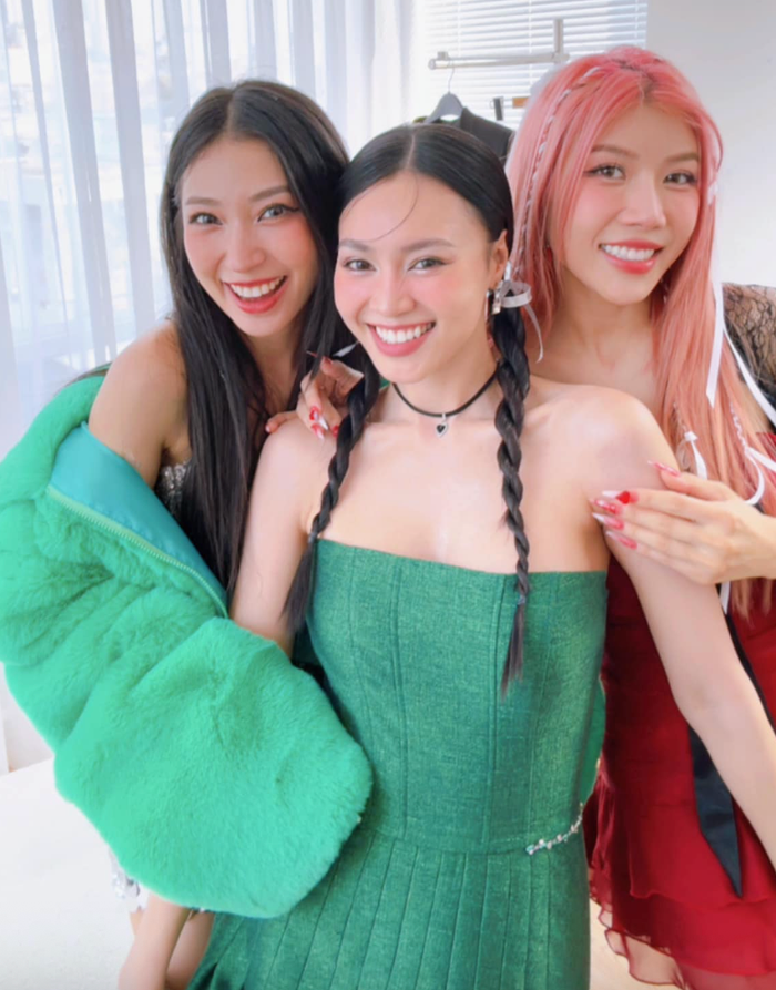 Ninh Dương Lan Ngọc và Trang Pháp dành nhiều sự quan tâm, tình cảm cho đối phương. Ảnh: FBNV