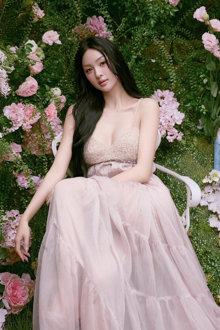 Nhan sắc quyến rũ, vẻ bề ngoài nóng bỏng của Á hậu Cẩm Ly khiến dân tình 'đừng ngồi không yên'.