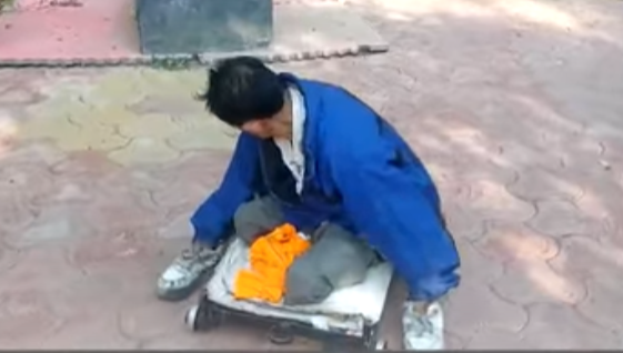 Người ăn xin 'gây sốc' khi lộ thân phận là triệu phú, sở hữu khối tài sản khổng lồ Ảnh 1