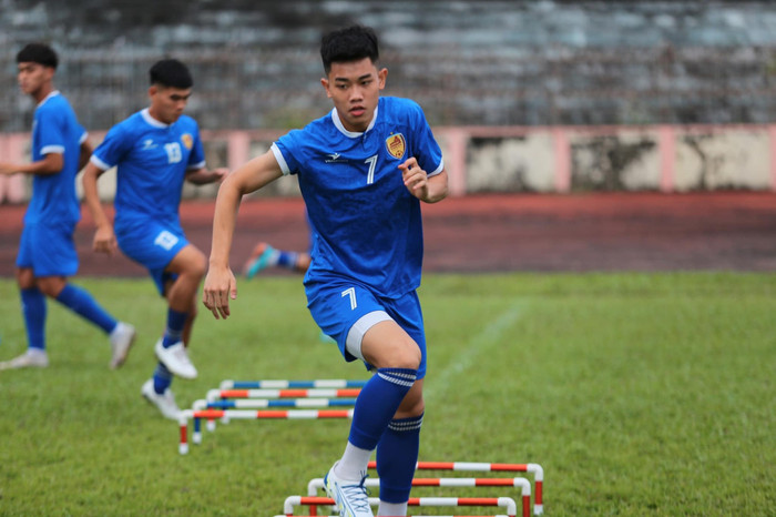 Tuy nhiên, bằng niềm đam mê mãnh liệt với trái bóng, Đình Bắc đã quyết tâm chinh phục và đạt được kết quả ngày hôm nay.