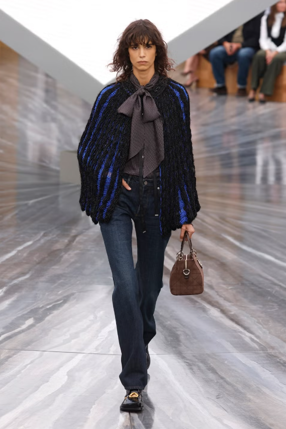 Quần jeans ống đứng. Ảnh: Elle