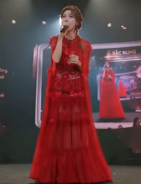 Hòa Minzy gặp sự cố lớn Ảnh 1