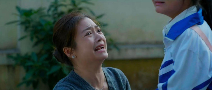 Trong tập 25, Nhi bỏ nhà đi, Ánh đi tìm và đã cứu thời cứu cô bé khỏi kẻ xấu (Ảnh: NSX).