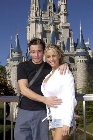 Katie Price đã đính hôn với ngôi sao Gladiators Warren Furman với chiếc nhẫn trị giá 3.000 bảng.