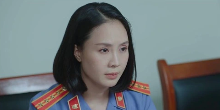Diễn viên Hồng Diễm đảm nhận vai Hằng Thu - Phó Viện trưởng Viện Kiểm sát nhân dân tỉnh Việt Đông trong Lằn Ranh.