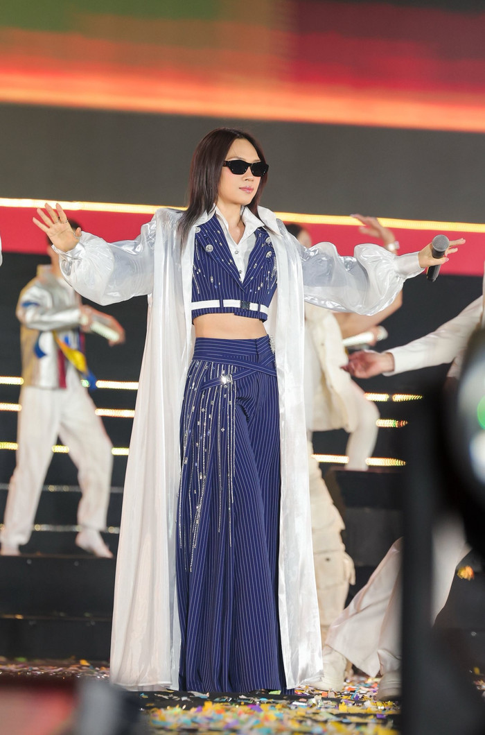 Mỹ Tâm gặp sự cố trước 50.000 khán giả Ảnh 1