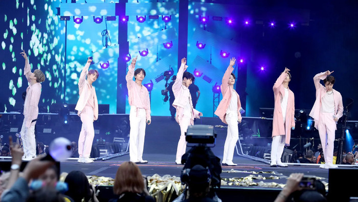 Điểm dừng 'chậm nhịp' hiếm hoi trong world tour của BTS Ảnh 4