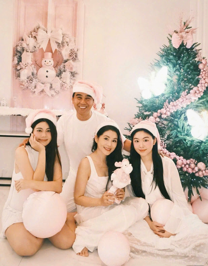 Vợ chồng Quyền Linh có 2 con gái được nhận xét xinh như hoa hậu.