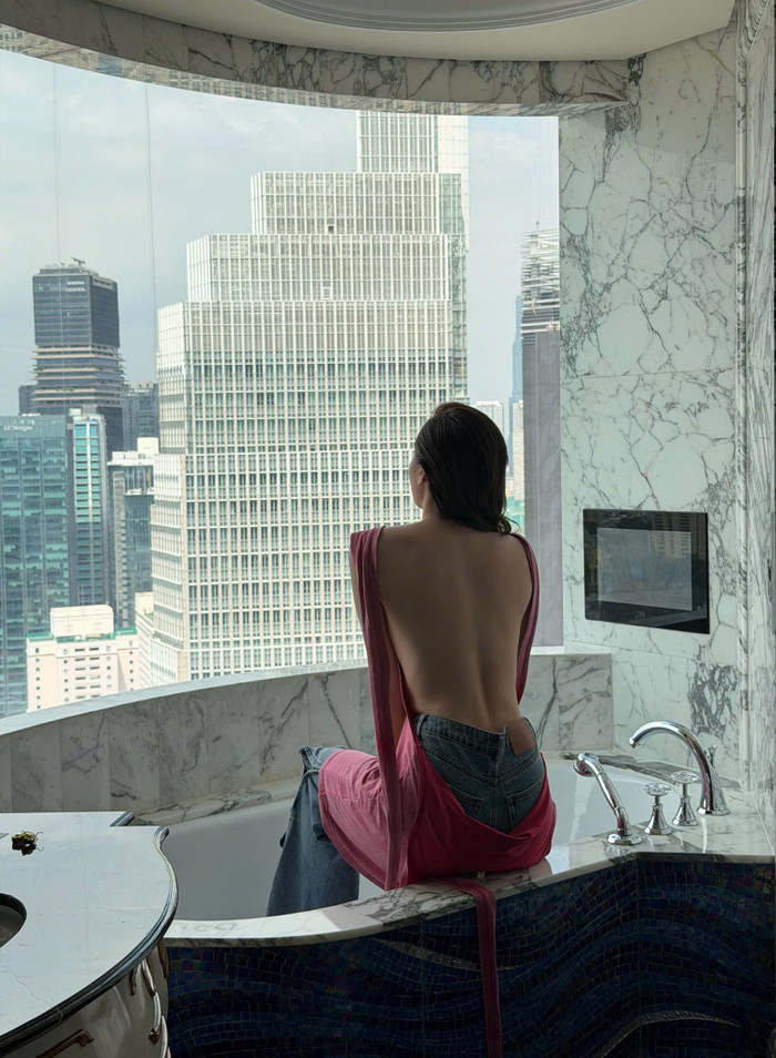 Trước đây Kỳ Duyên từng sống ở một căn hộ cao tầng, có tấm nhìn thoáng đãng. Ảnh: FBNV