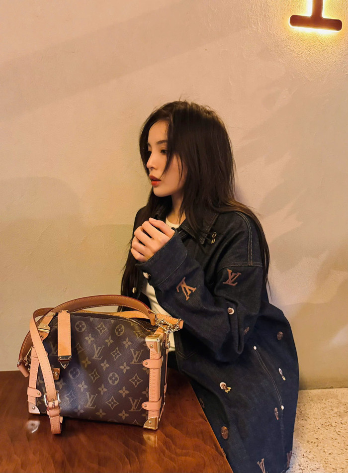 Những món đồ hiệu của Kỳ Duyên luôn khiến khán giả xôn xao bàn tán. Ảnh: FBNV