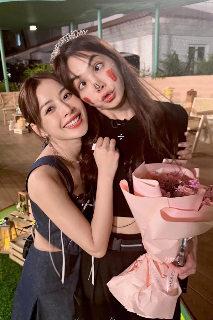 Chi Pu công khai hôn môi một nữ ca sĩ khiến mạng xã hội 'dậy sóng' Ảnh 5