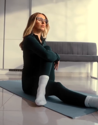 Không chỉ có kiểu dáng thời trang, bộ đồ tập của nữ cầu thủ còn sở hữu nhiều tính năng ưu việt. Ảnh: IGNV