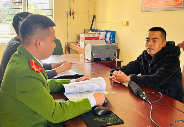 Cơ quan điều tra làm việc với đối tượng Mai Hồng Sơn.&nbsp;