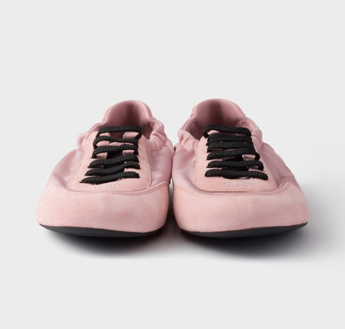 Giày mang kiểu dáng ôm sát. Ảnh: Prada