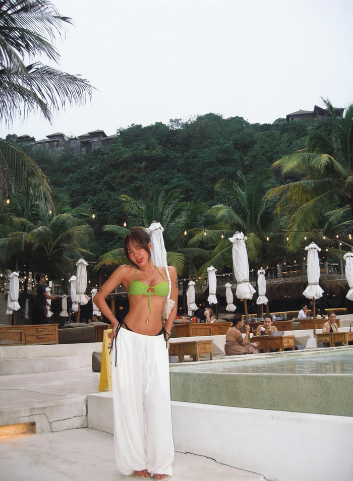 Phương Ly thể hiện tâm trạng vui vẻ khi có thời gian đi du lịch cùng hội chị em. Ảnh: IGNV