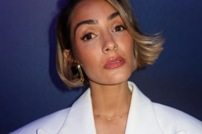 Sao nữ Frankie Bridge tiết lộ mùi hương 'gối đầu giường' của cô cho mùa đông đến từ thương hiệu Victoria Beckham. Ảnh: Mirror