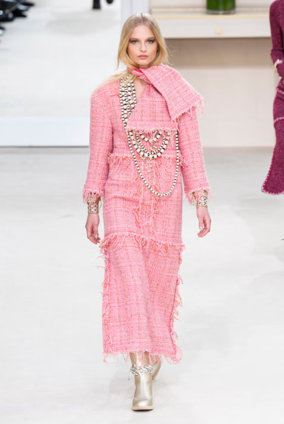 Chanel Thu Đông 2016. Ảnh: Armando Grillo