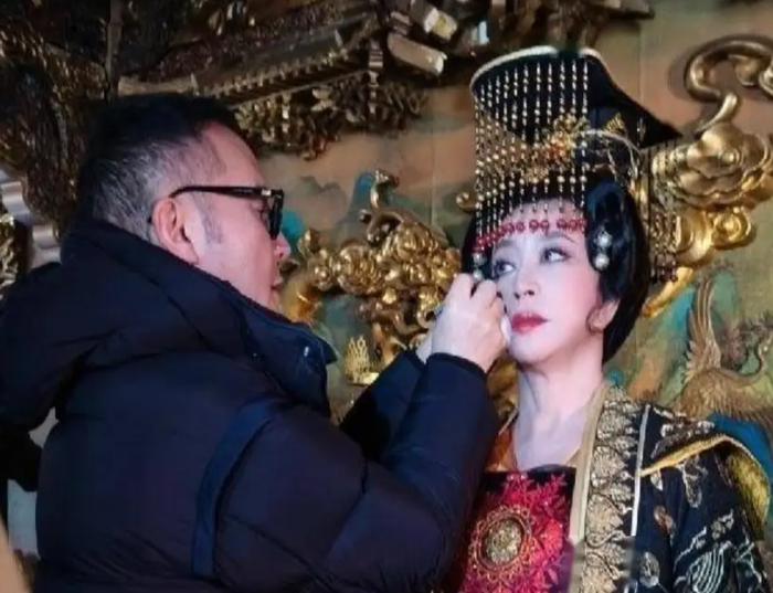 Ở tuổi thất thập, Lưu Hiểu Khánh vẫn tham gia lịch quay cường độ cao của phim ngắn chiếu dọc