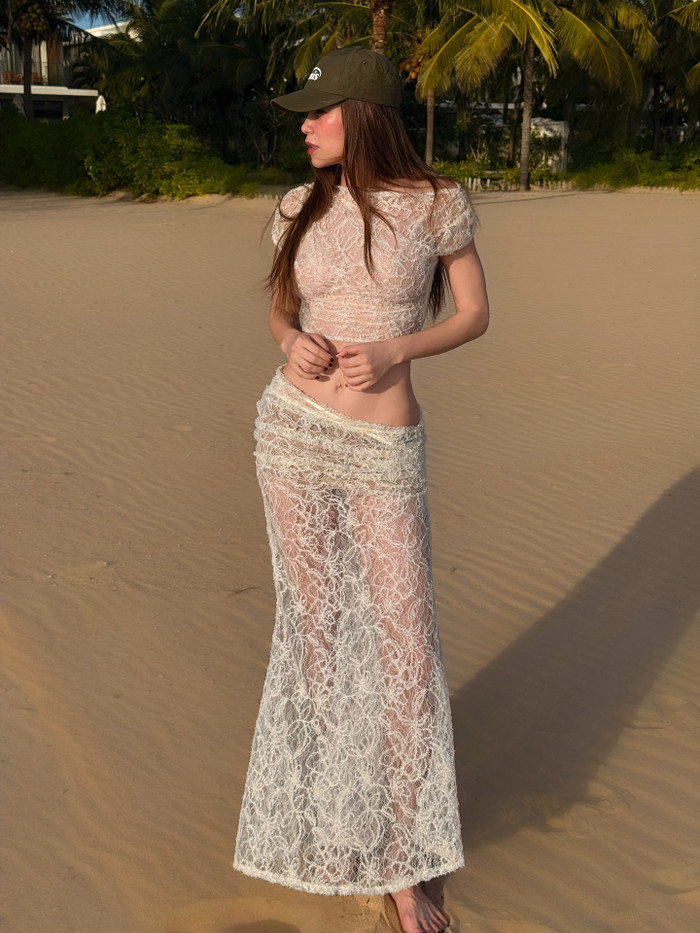 Hồ Ngọc Hà sở hữu vóc dáng quyến rũ khiến nhiều netizen trầm trồ.