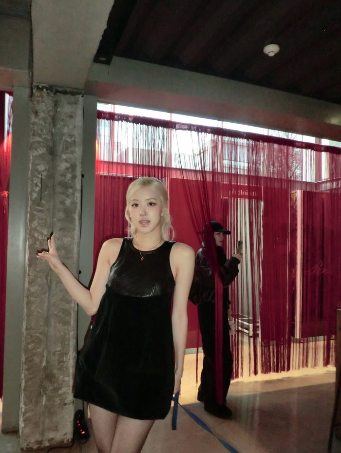 Việc Rosé hoá trang để gặp bạn trai khiến nhiều khán giả không khỏi bất ngờ. Ảnh: IGNV