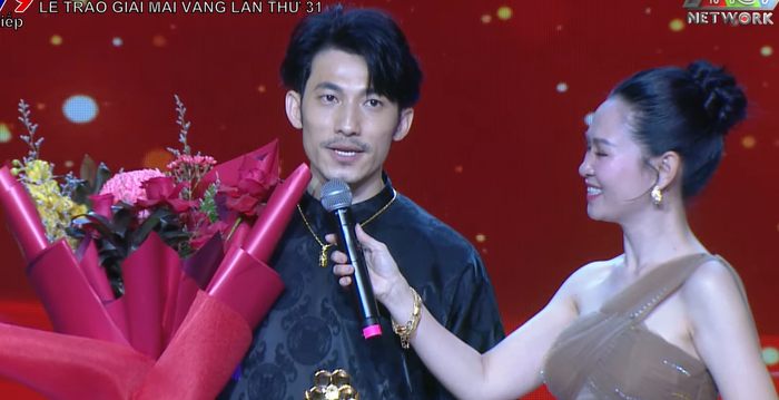 Liên Bỉnh Phát nhận giải &nbsp;Nam diễn viên điện ảnh - truyền hình được yêu thích nhất của Mai Vàng - Ảnh: Chụp màn hình Bỉnh Phát nhận giải &nbsp;Nam diễn viên điện ảnh - truyền hình được yêu thích nhất của Mai Vàng - Ảnh: Chụp màn hình