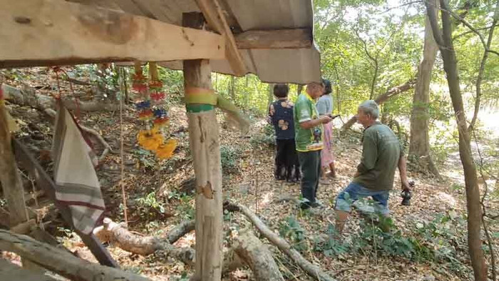 Xôn xao con lươn khổng lồ 800 năm tuổi, người dân đến hang ổ kiểm tra Ảnh 5