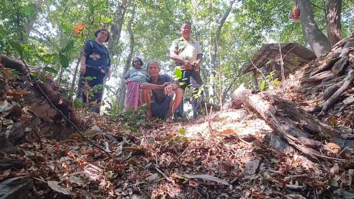 Xôn xao con lươn khổng lồ 800 năm tuổi, người dân đến hang ổ kiểm tra Ảnh 2