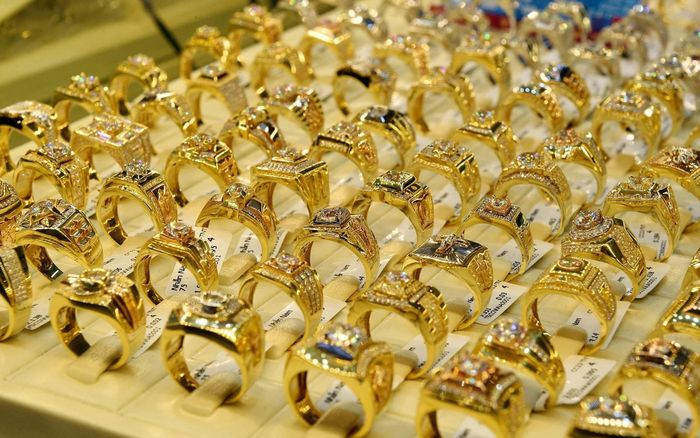 Giá vàng hôm nay (3/1): Vàng nhẫn vượt xa ngưỡng quen thuộc, người dân cân nhắc xuống tiền Ảnh 2
