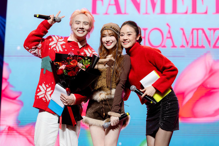 Duy Khánh từng làm MC cho fanmeeting của Hòa Minzy diễn ra vào tháng 12 năm ngoái. Ảnh: FBNV