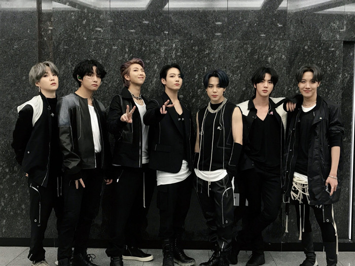 Ca khúc ra mắt 4 năm trước bất ngờ leo thẳng #1 iTunes toàn cầu sau xác nhận tái xuất của BTS Ảnh 5